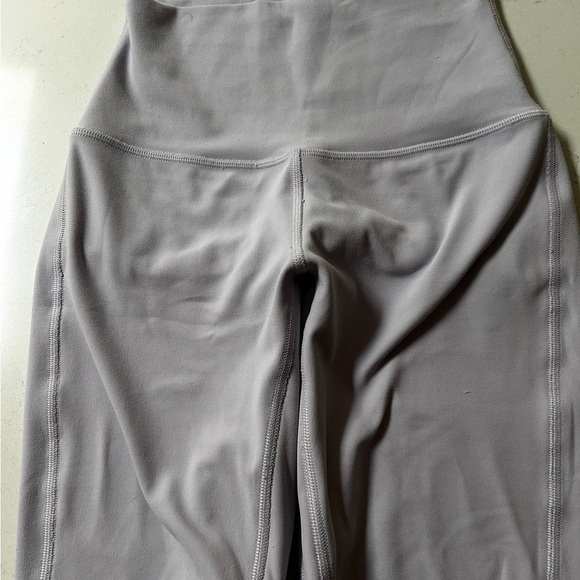 Lululemon Atlética high-rise biker shorts in light lilac Size 2 - Picture 3 of 8